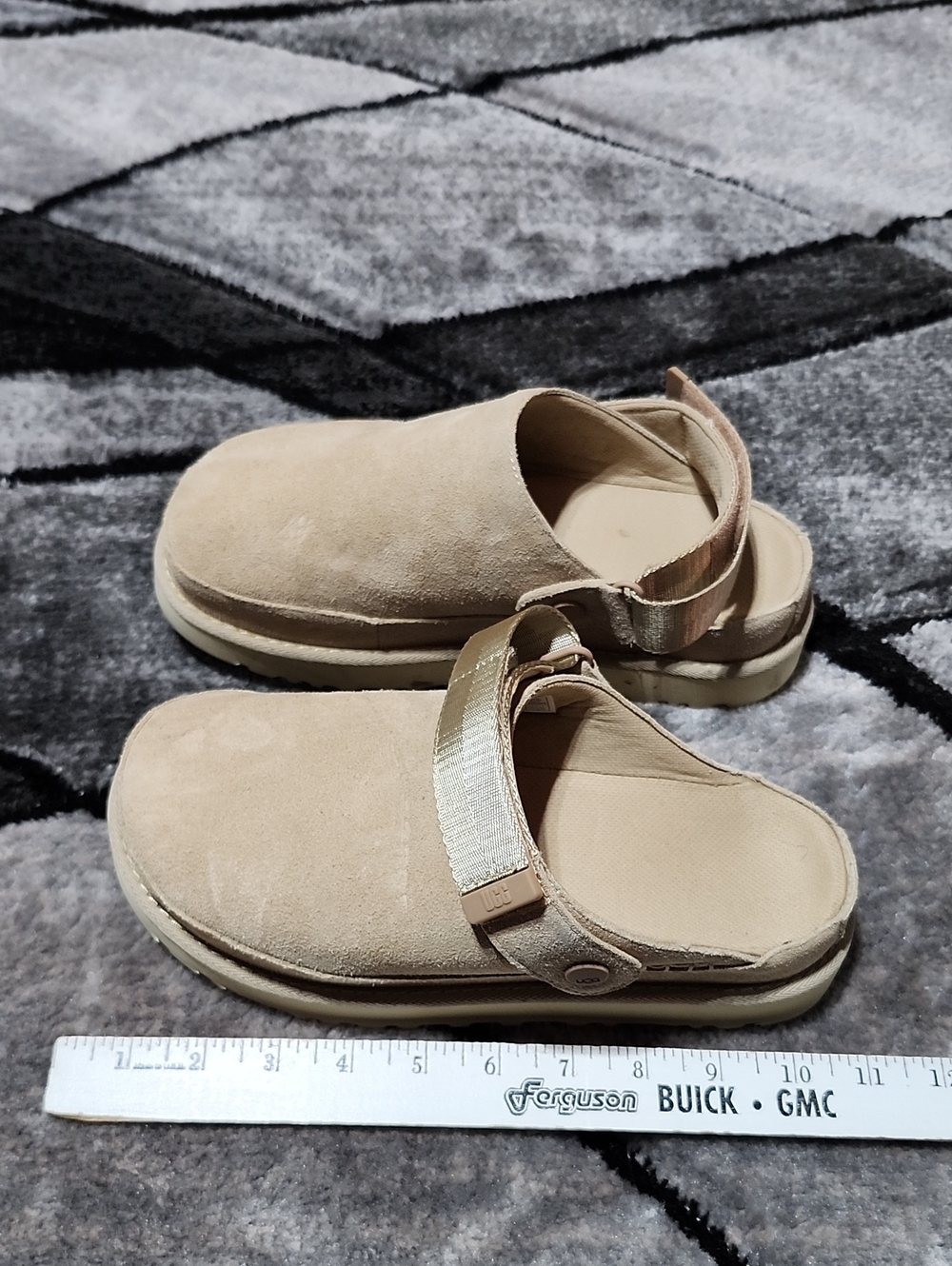 UGG GOLDENSTAR VILLA SUEDE SAND/TAN ADJUSTABLE SWIVEL HEEL STRAP CLOGS SHOES - Picture 8 of 15